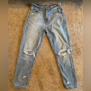 ‼️✨Closet Clear-Out!! Everything Discounted!!✨‼️ American Eagle Mom Jean